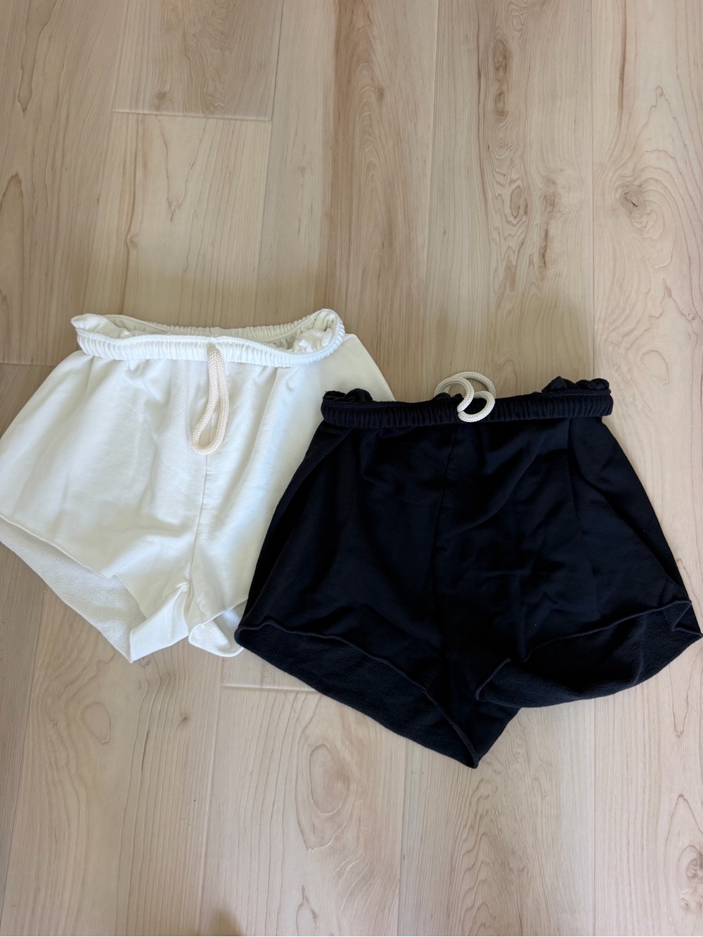Aerie Women’s Shorts Bundle - White & Black, size XXS